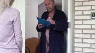 Petite stunner works on seniors cock and tastes his jizz