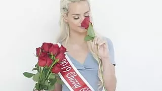 This blonde beauty shows us why she deserves her crown