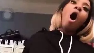 Ebony girl live showing boobs and making it bounce