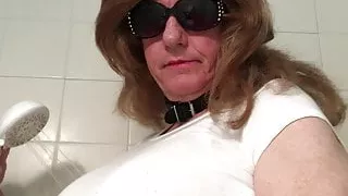 Crossdresser Big Booby Show Play in The Shower