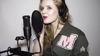 Olga Kalicka i jej seksowne usta podczas spiewania