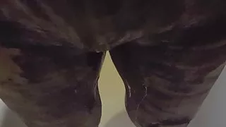 ErBi1963 pisst in Leggins