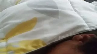 Ehefrau lutscht Schwanz am frühen Morgen