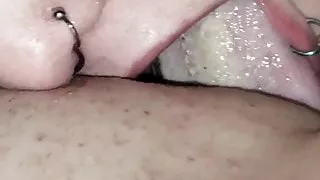 Tattooed milf eats pussy