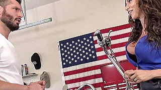 Ariella Ferrera pays the bills with her hot fuck hole