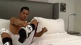 Jock muscle Bobby Hart smoking and masturbation solo