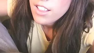 Capri gibt ihrem Nachbarn einen heißen Pov Blowjob