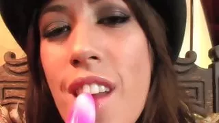 Capri wants to fuck her pussy till she cums