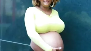 pregnant street-A mother who loves her pregnant belly