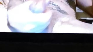 Hängender Hetero mit riesigem Schwanz vor der Kamera