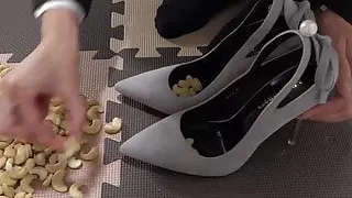 Crash food with high heels