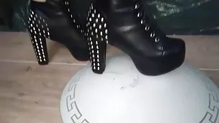 Lady L crush lamp with sexy metal high heels.