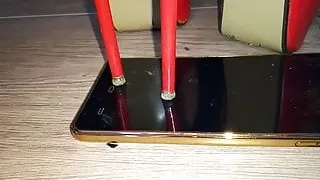 Lady L crush Vertu with sexy red high heels.