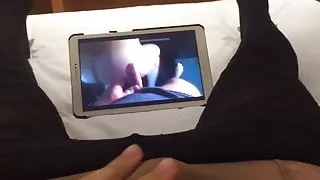 Reibt seinen heißen Schwanz an mir und sperma auf meiner sexy Frau