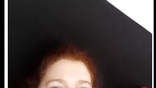 Rothaarige dicke Wixt sich vor der Webcam auf Chatrad