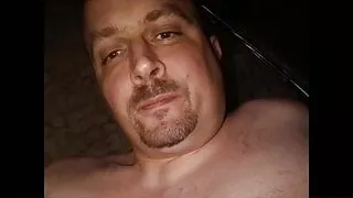 Nackte Schlampe braucht immer einen harten und langen Fick und Blowjob