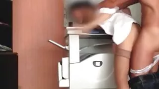 Secretaire en levrette dans son bureau