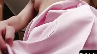 Tgirl Babe berührt ihren Schwanz und ihre Titten