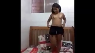 Gatinha Faz Strip E Se Masturba Para O Namorado Filmar
