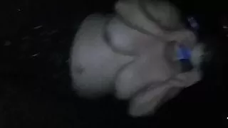 Mollige Melissa oben ohne in der Öffentlichkeit