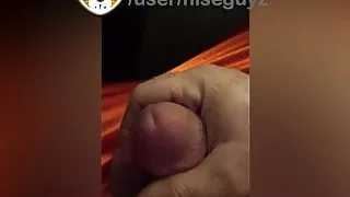 Molliger Mann wichst und sperma