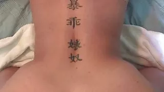 Baby Mädchen fickt riesigen Strapon