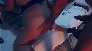 agente dotado da tapas e arromba a casada e amigo filma