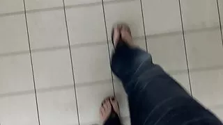 Shoppen und meine sexy Füße zeigen