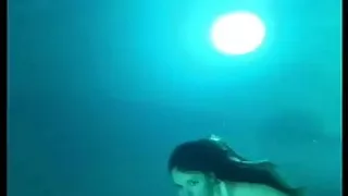 Hot body babe whore diving at the ocean
