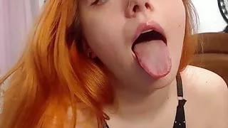Sweet Redhead Zungenspiel