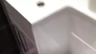 Dino fickt von Shemale in der Dusche