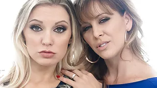 Mature Stepsiblings Turn Into Lesbians