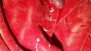 Eine große, cremige Sperma-Ladung spritzen und abspritzen