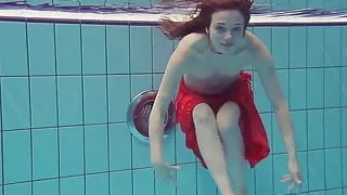 Libuse goes underwater in the pool