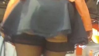 Laetitia 17. Sans culotte au centre commercial