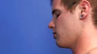 Ingwer-Twink, der seinen kleinen Liebhaber in seinen engen Arsch stößt