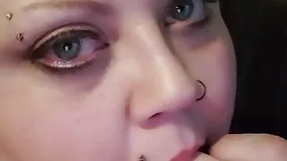 Ladymonarch420 sucking on her fingers