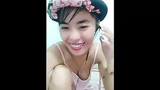 Natural tits cleavage