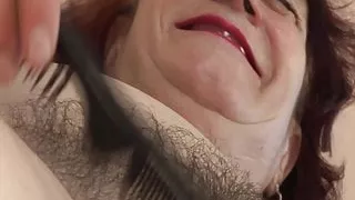 Granny fucked by the hairdresser