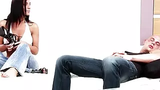 Freche Stiefschwester weckt Bruder auf und braucht Sex - Tabu-Geschichte