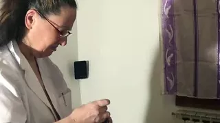 Milf esegue massaggi nel suo studio