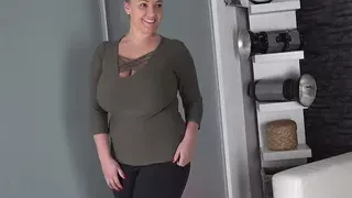 BBW Krystal Swift shows off her curves in a casting