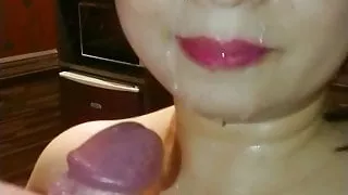 Amateur MILF Cumshot