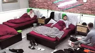 Hot Tattoo Model Beau Brennan nackt bei Reality Show