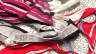 Cousins schmutzige Wäsche nach schmutzigen und cremigen Höschen durchsuchen