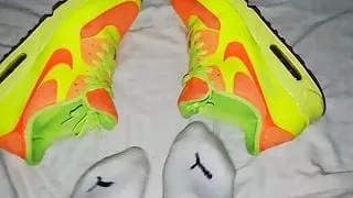 ToyFuck in my smelly white sneaker-socks, I am a German Slut