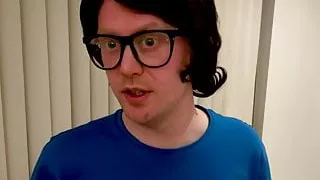 Hot UK bitch sucking nerds cock