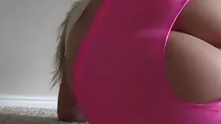 Farting in ripped leggings