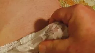 Ich necke meinen Schwanz im Höschen ohne Sperma