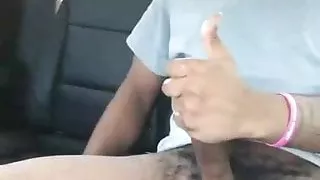 Biondona fa sborrare il negrone presto